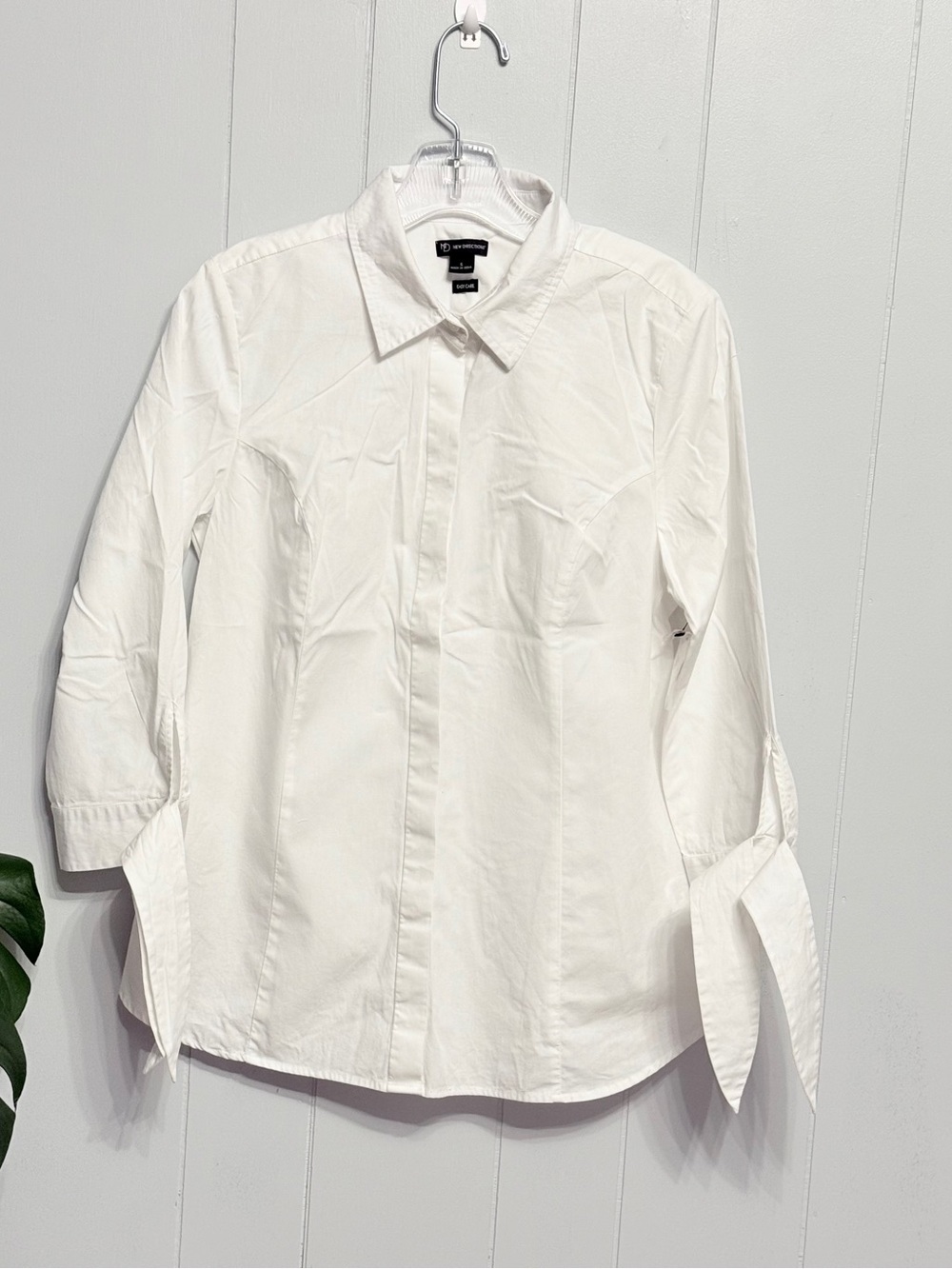 #19)  NWOT new directions  Easy Care White Cotton Shirt. Open Back & Tie sleeves